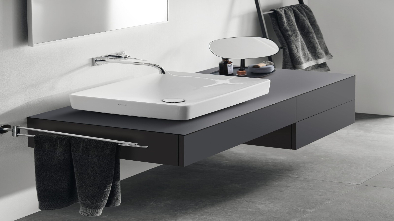 Geberit Variform servant og baderomsmøbel i fargen lava (© Geberit)