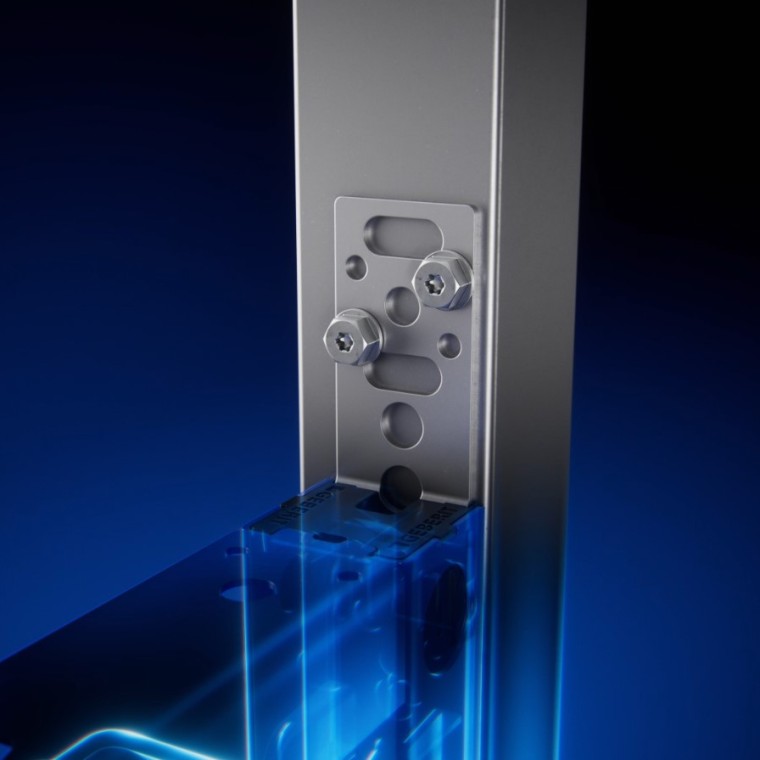 Uttrekkbart sidefeste øverst på rammen Uttrekkbart sidefeste øverst på rammen