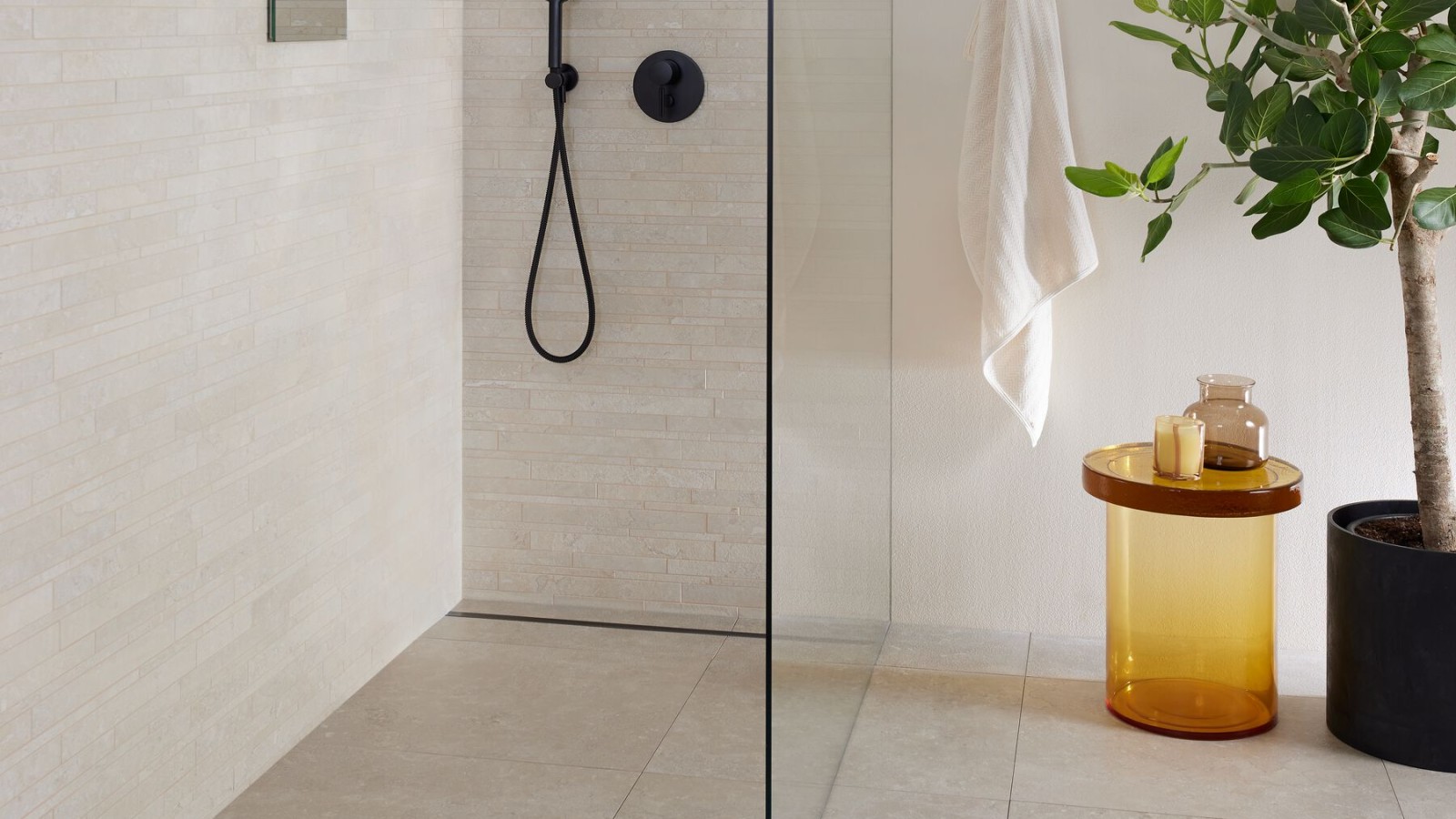 Dusj med CleanLine slukrenne