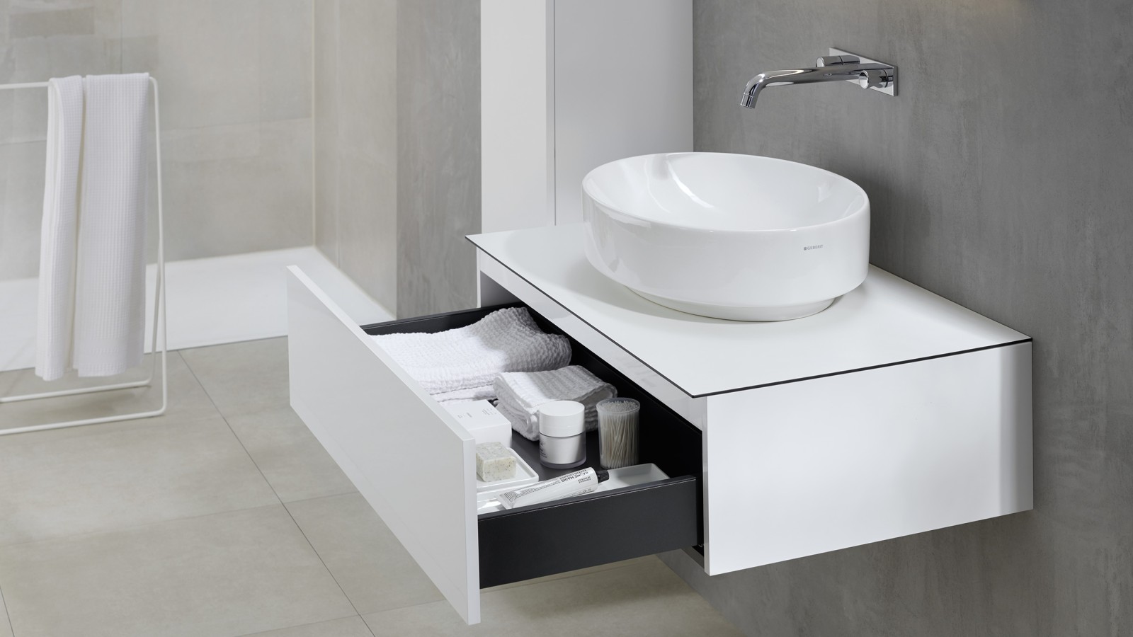 Geberit VariForm rund toppmontert servant med servantskap (© Geberit) Geberit VariForm rund toppmontert servant med servantskap (© Geberit)