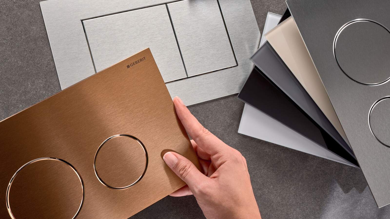 Geberit Sigma40-betjeningplater i ulike overflater og knappformer. Geberit Sigma40-betjeningplater i ulike overflater og knappformer.