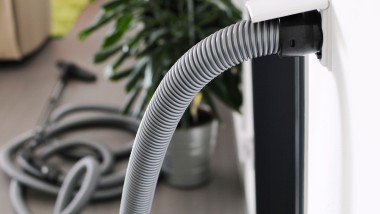 Tilkobling av Geberit Silent-PP til et sentralstøvsugersystem (© Shutterstock)