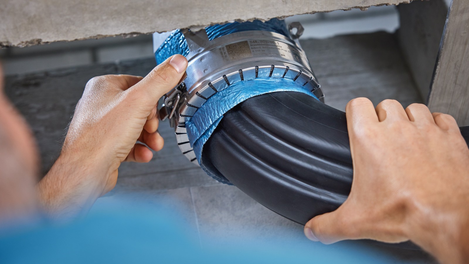 Montering av Geberit Rohrschott90 Plus på Geberit BottomTurn bend Montering av Geberit Rohrschott90 Plus på Geberit BottomTurn bend