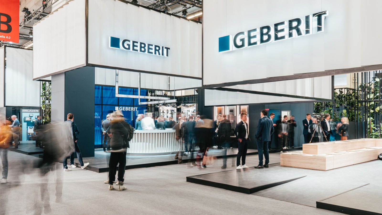 Geberit-stand med besøkende Geberit-stand med besøkende
