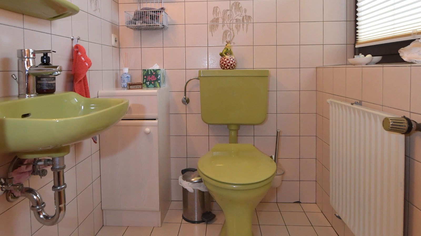 Det grønne gjestebadet fra 80-tallet før oppussing Det grønne gjestebadet fra 80-tallet før oppussing