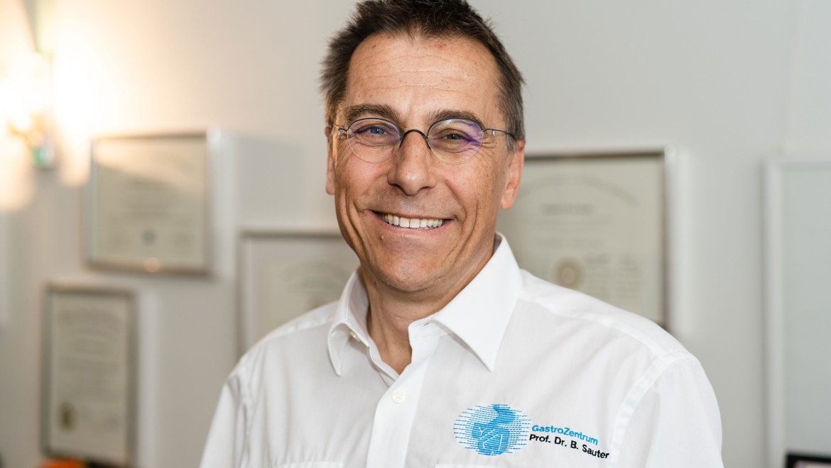 Prof. Dr. Bernhard Sauter, Spesialist i indremedisin og gastroenterologi (© Julia Dunlop)