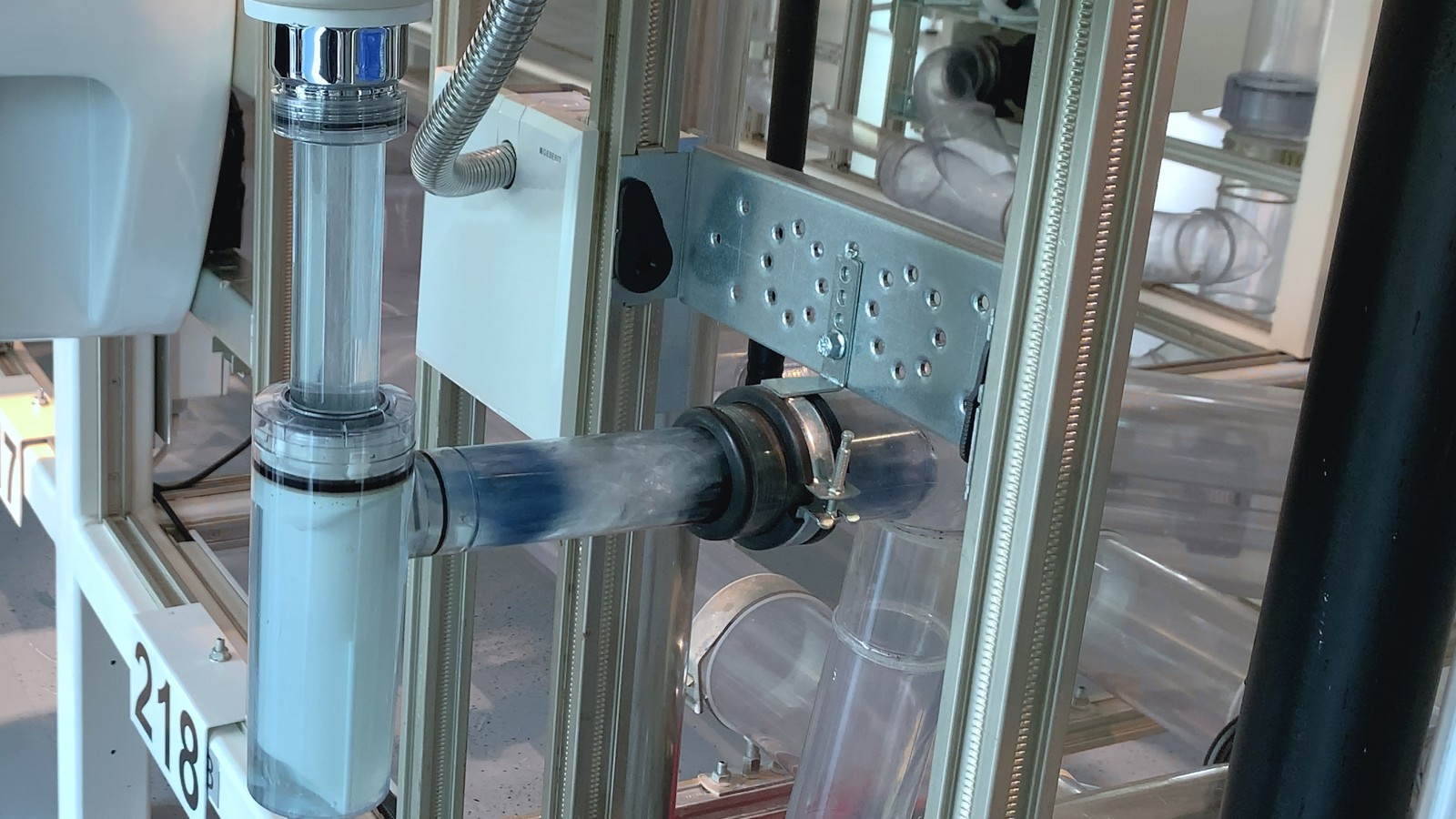 Hindringen løsner og skylles bort