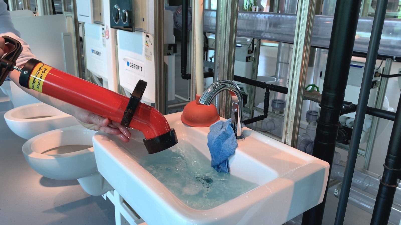 En trykkrørsrenserenser i bruk