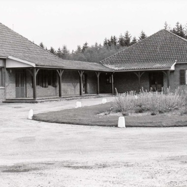 En flyktningleir blir et sted for møte og erindring. (© Blåvandshuk Local History Archive) En flyktningleir blir et sted for møte og erindring. (© Blåvandshuk Local History Archive)