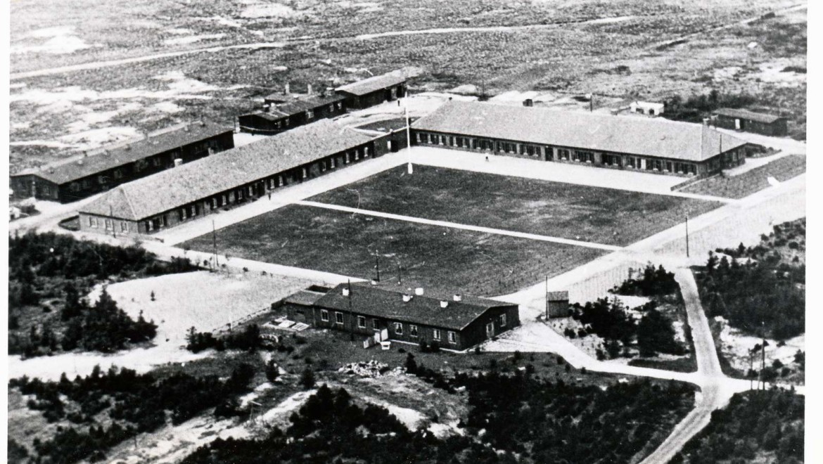 I 1945 ble Danmarks største flyktningleir etablert i Oksbøl (© Blåvandshuk Local History Archive) I 1945 ble Danmarks største flyktningleir etablert i Oksbøl (© Blåvandshuk Local History Archive)
