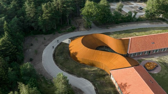 På Facebook er anmeldelsene av det nye Flugt flyktningmuseum positive: «Flott design og svært relevant utstilling» (© R_Hjortshoj) På Facebook er anmeldelsene av det nye Flugt flyktningmuseum positive: «Flott design og svært relevant utstilling» (© R_Hjortshoj)
