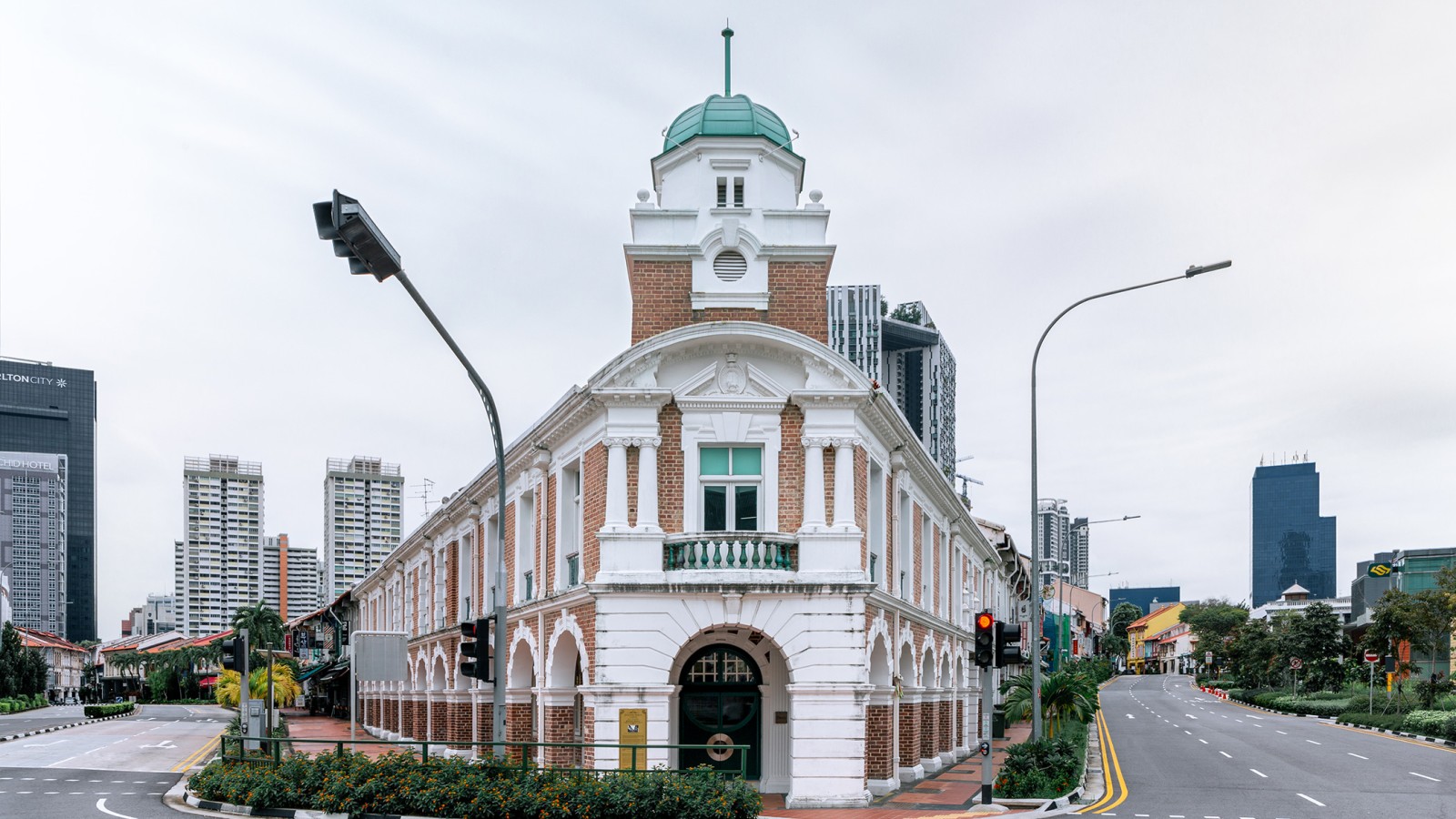 Born Restaurant ligger i Jinrikisha Station, en av de få historiske bygningene i Singapore (© Owen Raggett) Born Restaurant ligger i Jinrikisha Station, en av de få historiske bygningene i Singapore (© Owen Raggett)
