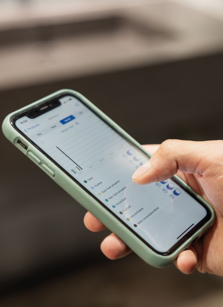 Read out usage data in the Geberit Control app on the device or centrally on the Geberit Gateway Read out usage data in the Geberit Control app on the device or centrally on the Geberit Gateway
