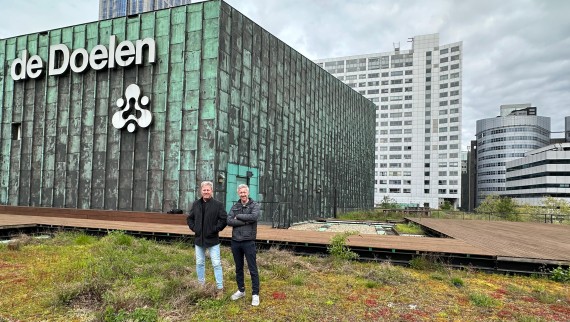 De to arkitektene Dave Hoffers (til høyre) og Carlo Bes ved De Doelen De to arkitektene Dave Hoffers (til høyre) og Carlo Bes ved De Doelen