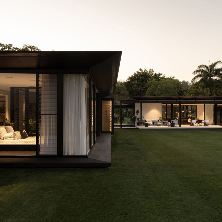 Sarah Waller ser ikke arkitektur som bare rom og vegger – men som en måte å forme hverdagen på. Sarah Waller ser ikke arkitektur som bare rom og vegger – men som en måte å forme hverdagen på.