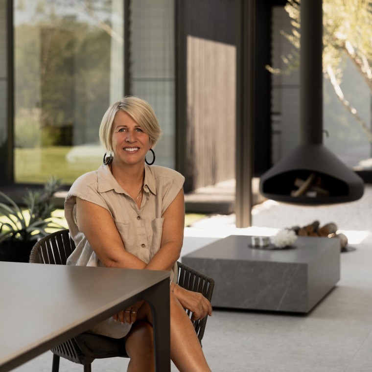 Når regnet øser ned – og det gjør det virkelig – skaper peisen en lun stemning, mens Geberit Pluvia sørger for optimal takdrenering. Når regnet øser ned – og det gjør det virkelig – skaper peisen en lun stemning, mens Geberit Pluvia sørger for optimal takdrenering.