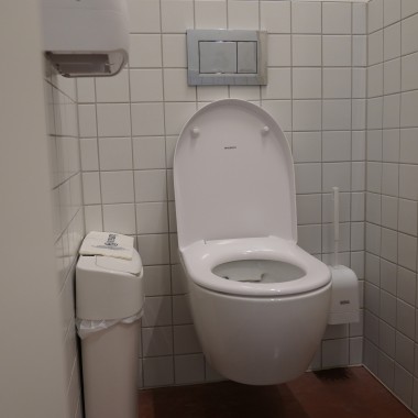 Flere av de offentlige toalettene har installasjoner fra Geberit. Flere av de offentlige toalettene har installasjoner fra Geberit.