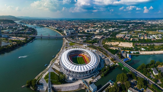 Nasjonalt friidrettsstadion, Budapest (© ZGPhotography / Alamy Stock Photo) Nasjonalt friidrettsstadion, Budapest (© ZGPhotography / Alamy Stock Photo)