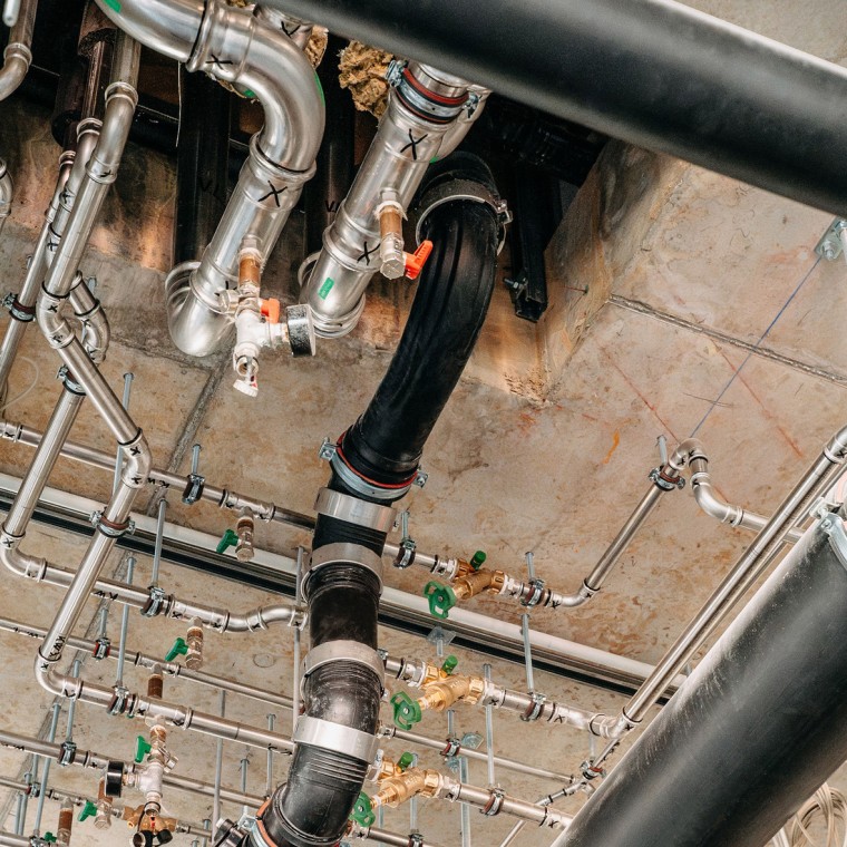 Bolighøyhuset DS 90: Geberit Silent-Pro BottomTurn i området der retningen endres. Bolighøyhuset DS 90: Geberit Silent-Pro BottomTurn i området der retningen endres.