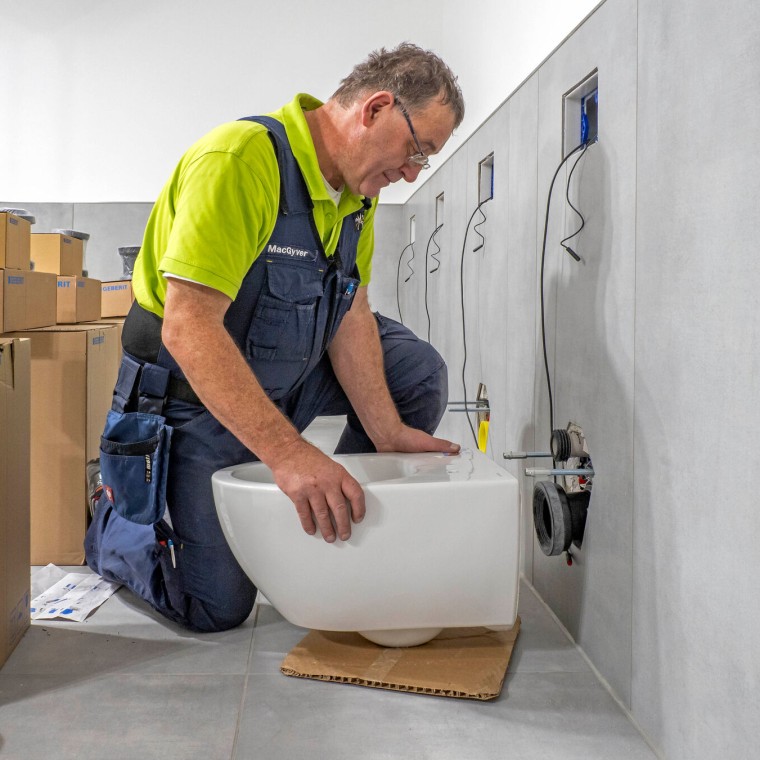 Installasjon av Geberit Acanto toalett Installasjon av Geberit Acanto toalett