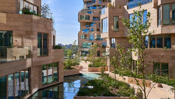 I de øverste etasjene åpner det seg et nestet levende landskap (© Marcel Steinbach) I de øverste etasjene åpner det seg et nestet levende landskap (© Marcel Steinbach)