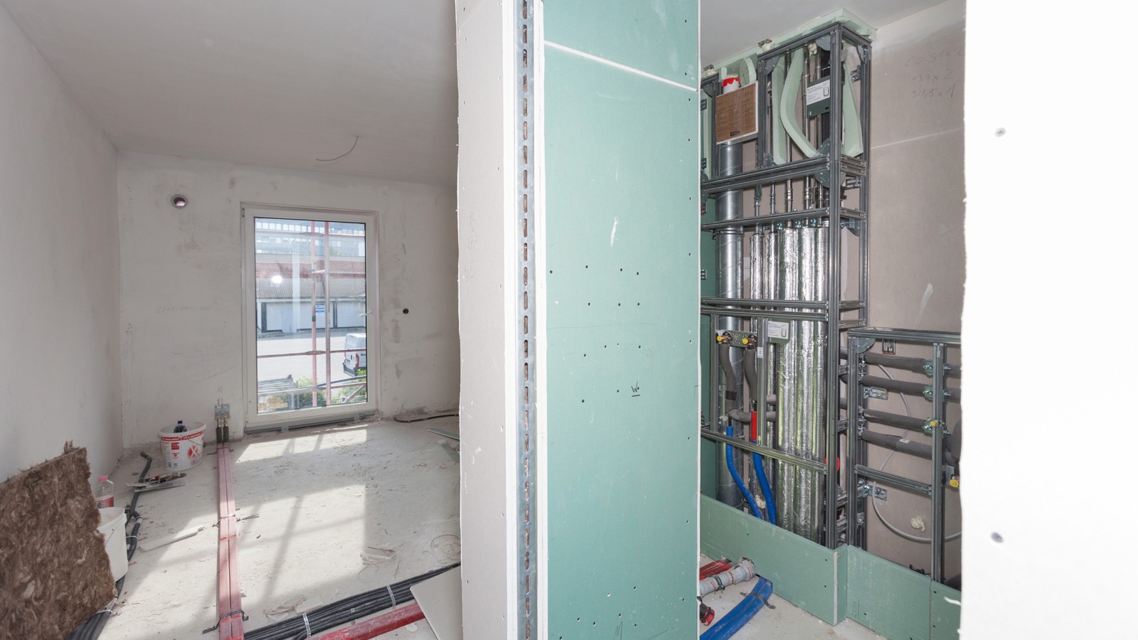 Det industrielt prefabrikkerte Geberit GIS-installasjonssystemet for det komplette tilførsels- og avløpssystemet forkortet byggetiden med tre måneder (© Geberit) Det industrielt prefabrikkerte Geberit GIS-installasjonssystemet for det komplette tilførsels- og avløpssystemet forkortet byggetiden med tre måneder (© Geberit)