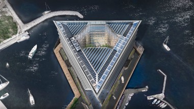 Den trekantede takkonstruksjonen inkludert glasskuppelen må tåle vind og vær til tross for sin utsatte plassering (©Foster&Partners) Den trekantede takkonstruksjonen inkludert glasskuppelen må tåle vind og vær til tross for sin utsatte plassering (©Foster&Partners)