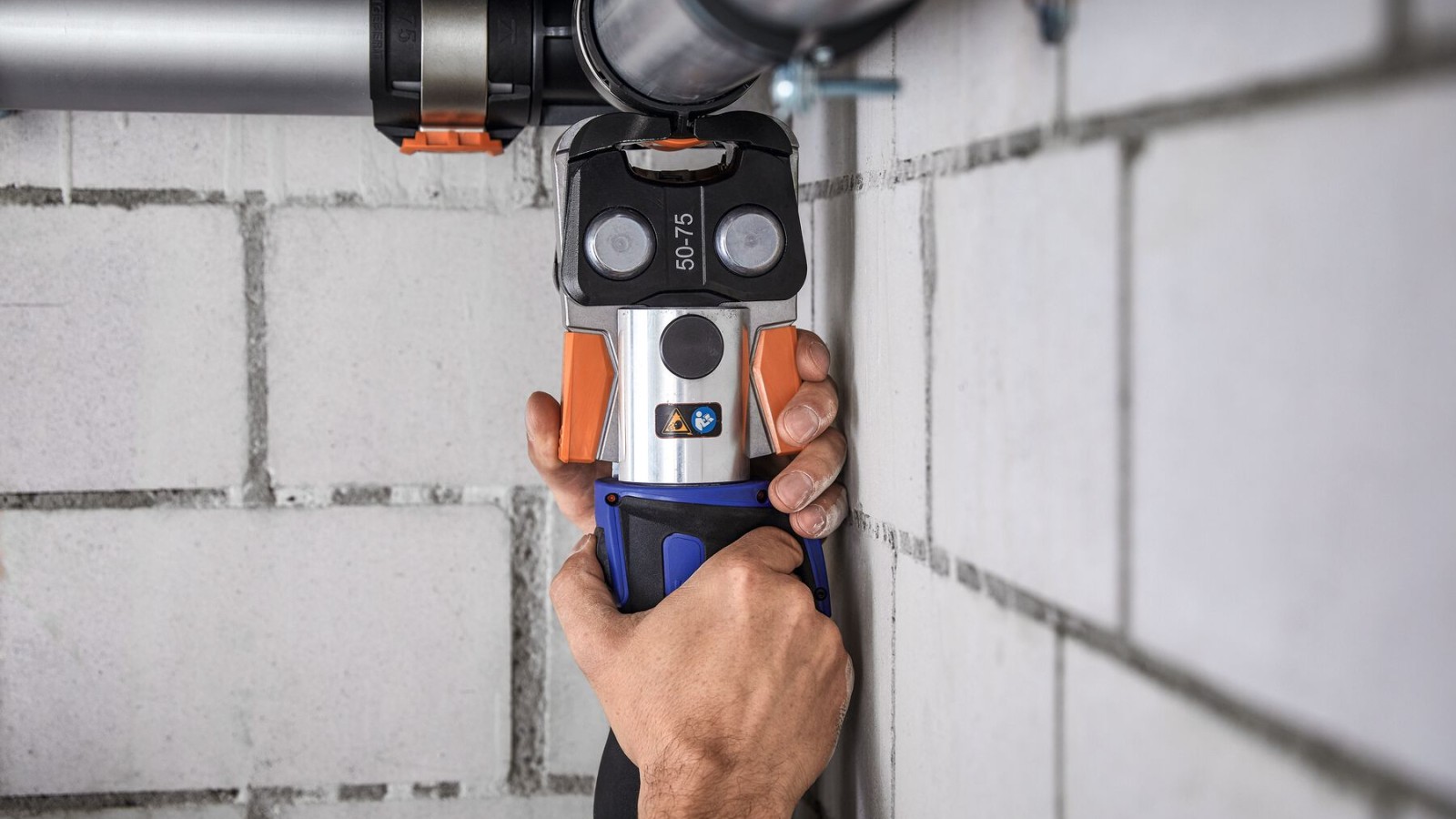 Geberit FlowFit kan presses i trange områder Geberit FlowFit kan presses i trange områder