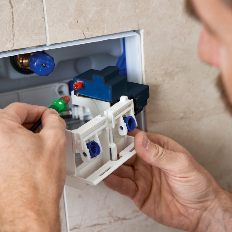 Visning av strømforsyning ved ettermontering av HS05 hygieneskyll-enhet utført av rørlegger