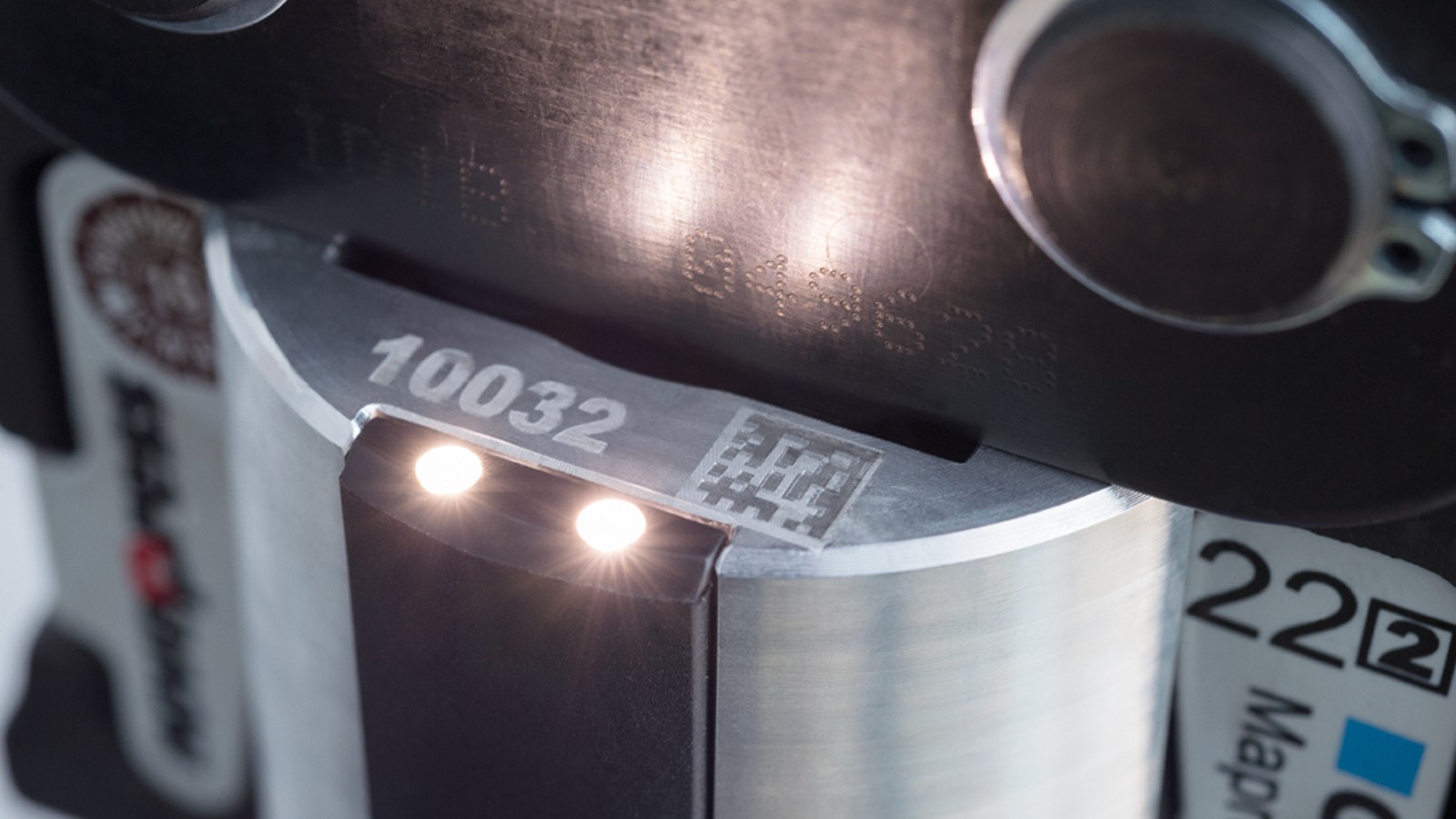 Geberit pressverktøy med presspunktlys gir god sikt i mørke hjørner