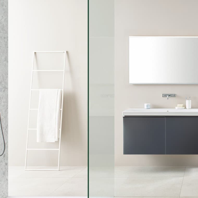 En walk-in dusj på et lite bad En walk-in dusj på et lite bad