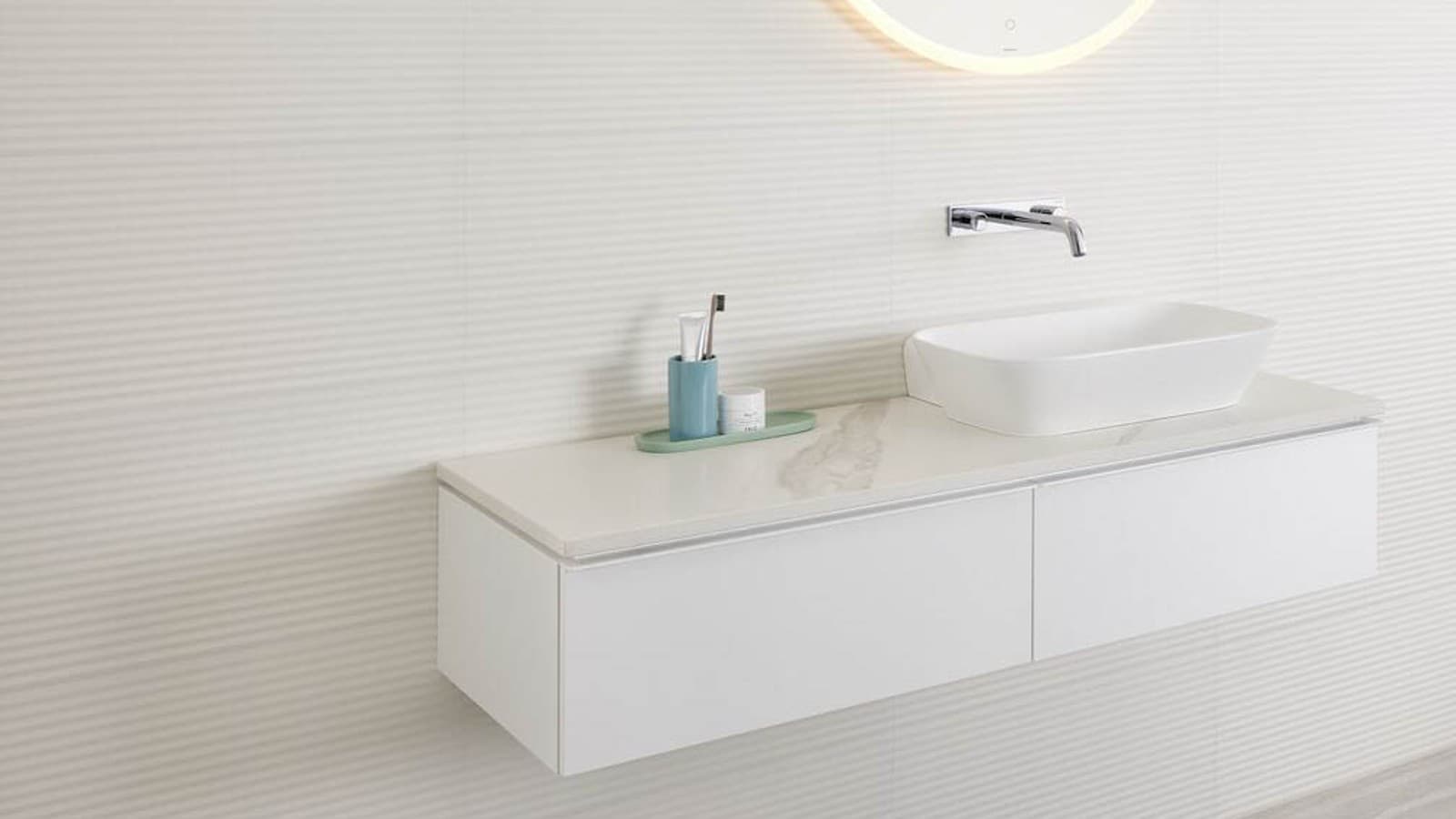 Bilde av hvit servant og underskap Bilde av hvit servant og underskap