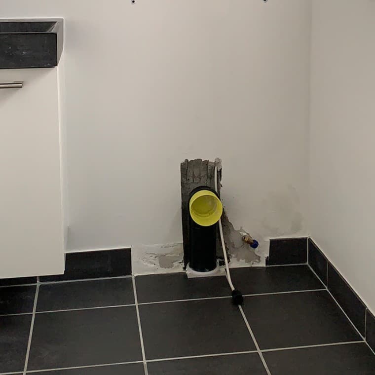 Renovering av toalett (© Peter Mølgaard, Geberit A/S) Renovering av toalett (© Peter Mølgaard, Geberit A/S)