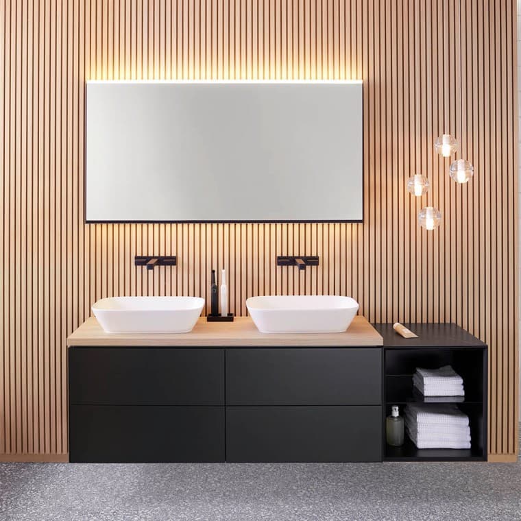 Bad i svart og tre Bad i svart og tre