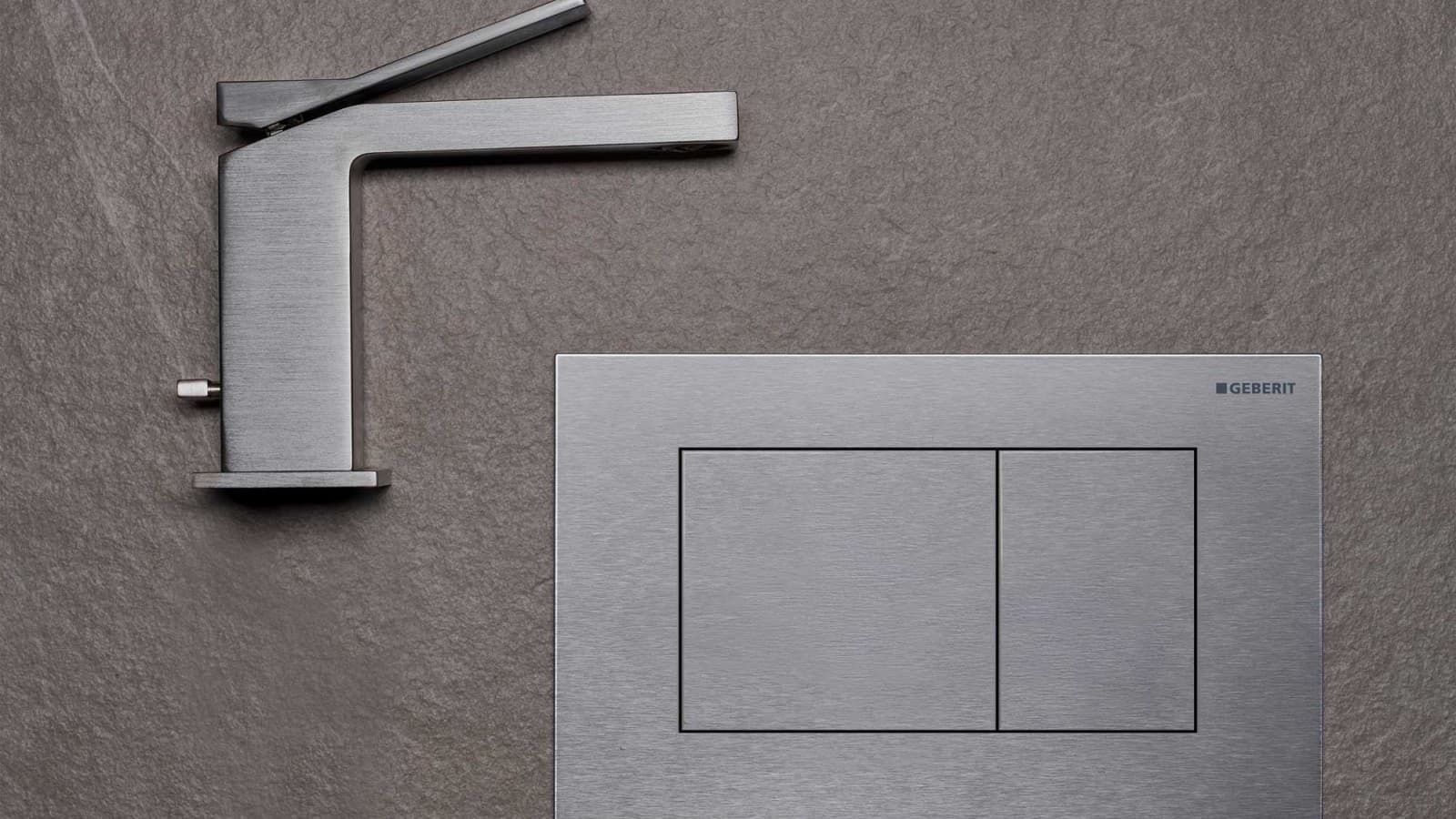 Geberit Sigma40 skiller seg ut med et klart, stramt design, og harmonerer perfekt med firkantede armaturer. Geberit Sigma40 skiller seg ut med et klart, stramt design, og harmonerer perfekt med firkantede armaturer.