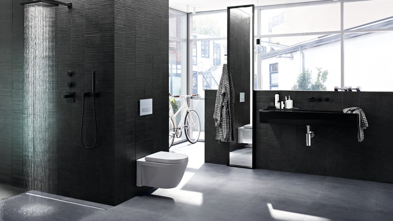 Geberit baderom med slukrenne i gulvet (© Geberit) Geberit baderom med slukrenne i gulvet (© Geberit)