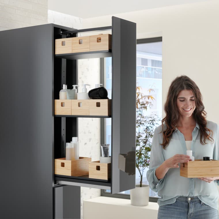 Høyskap i fargen lava Høyskap i fargen lava