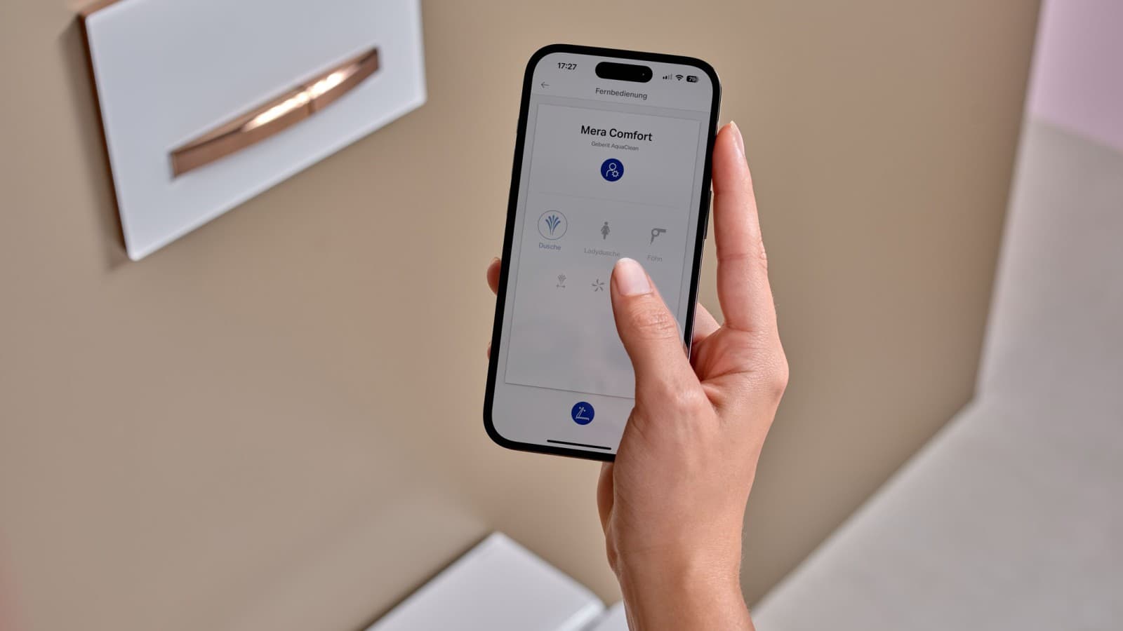 Geberit Mera Comfort dusjtoalett betjent med Geberit Home app Geberit Mera Comfort dusjtoalett betjent med Geberit Home app