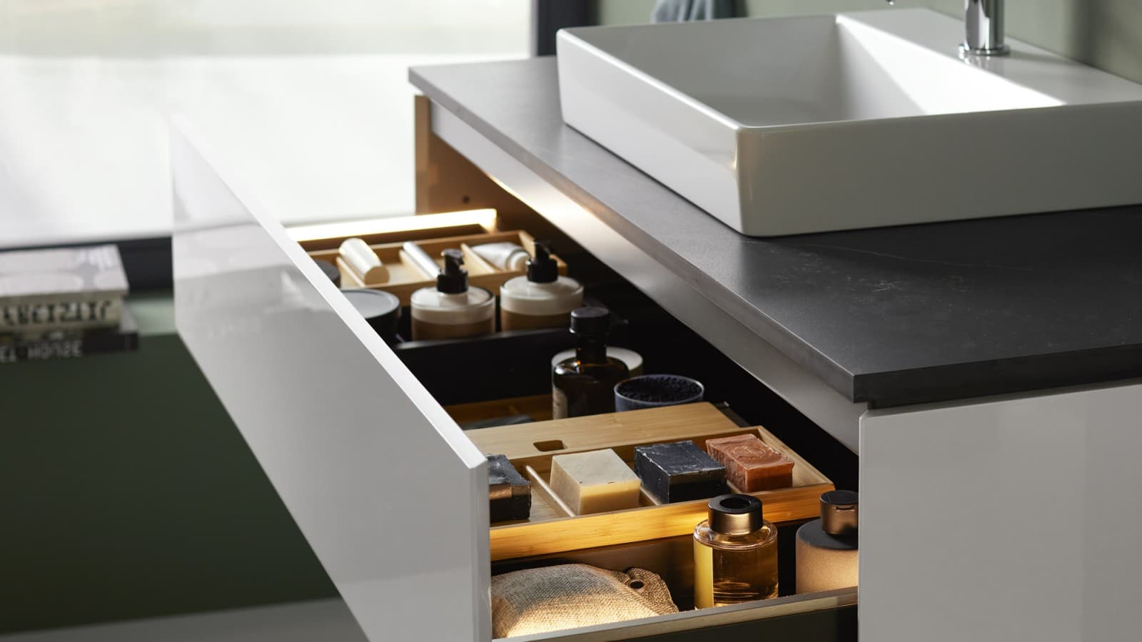 Åpent Geberit ONE servantskap med håndtaksfri skuff Åpent Geberit ONE servantskap med håndtaksfri skuff