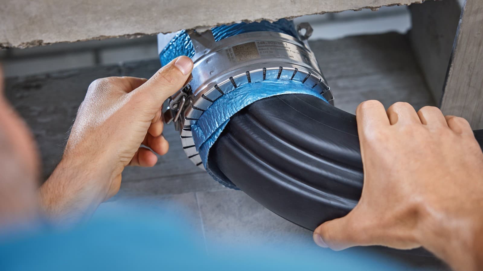 Montering av Geberit Rohrschott90 Plus på Geberit BottomTurn bend Montering av Geberit Rohrschott90 Plus på Geberit BottomTurn bend