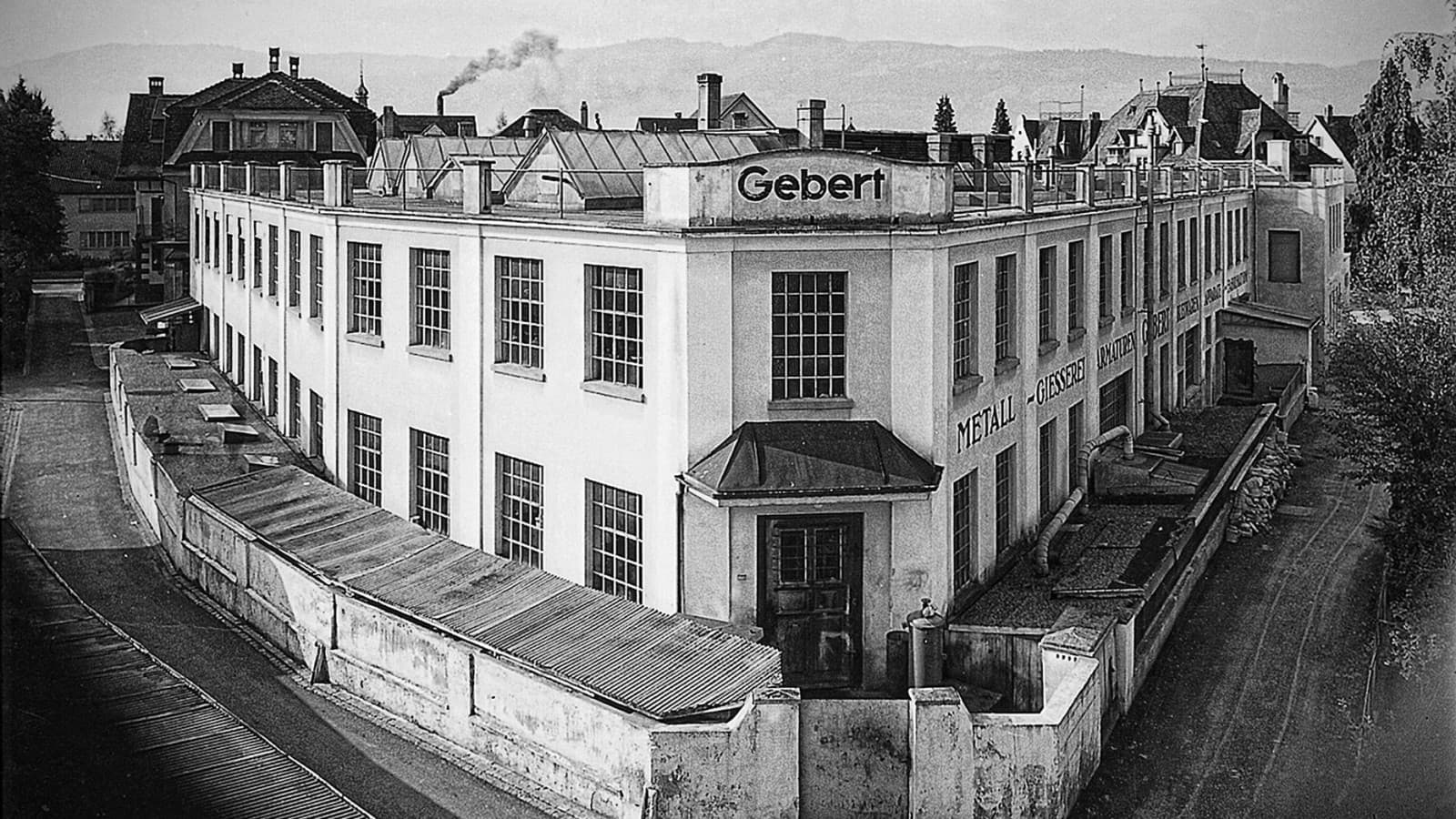 Geberits første fabrikk i Rapperswil på 1920-tallet. Geberits første fabrikk i Rapperswil på 1920-tallet.