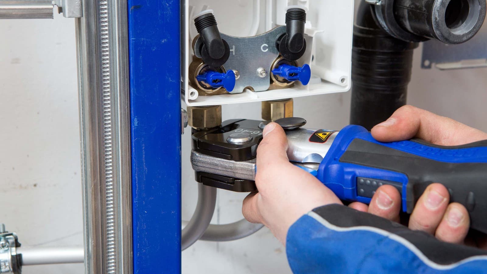 Geberit FlowFit er ukomplisert og rask å installere (© Geberit) Geberit FlowFit er ukomplisert og rask å installere (© Geberit)