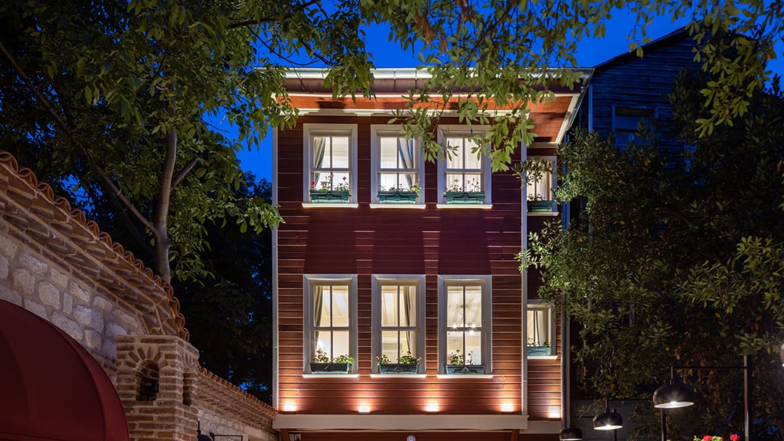 Gårdsplassen til Hotel Turkish House i Istanbul kombinerer strukturelle og dekorative elementer fra forskjellige perioder (© Hotel Turkish House) Gårdsplassen til Hotel Turkish House i Istanbul kombinerer strukturelle og dekorative elementer fra forskjellige perioder (© Hotel Turkish House)