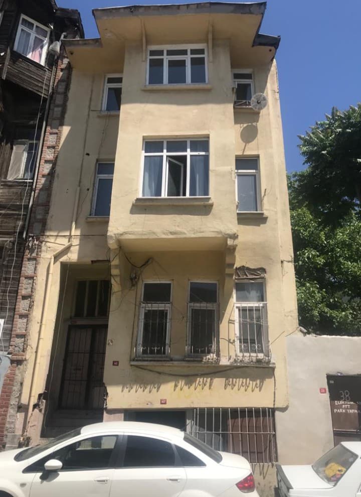 Før og etter: bygningen slik den var før ombyggingen (© Hotel Turkish House) Før og etter: bygningen slik den var før ombyggingen (© Hotel Turkish House)