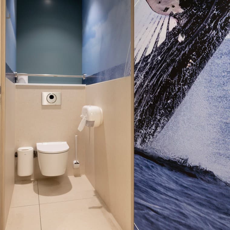 Geberit ONE vegghengt toalett med TurboFlush-teknologi og automatisk skylling Geberit ONE vegghengt toalett med TurboFlush-teknologi og automatisk skylling