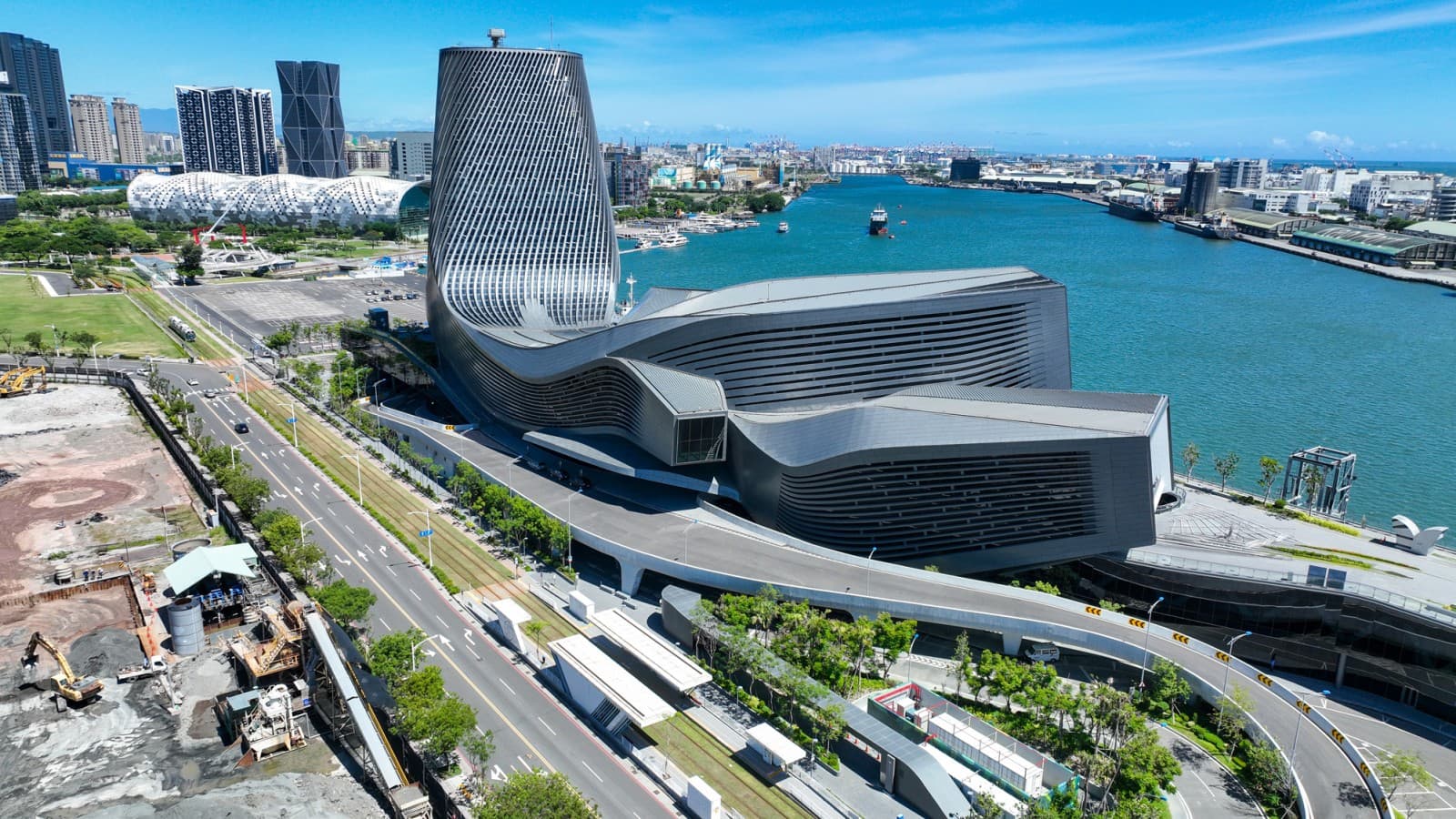 Kaohsiung havneterminal er et viktig fraktsenter i Taiwan. Kaohsiung havneterminal er et viktig fraktsenter i Taiwan.