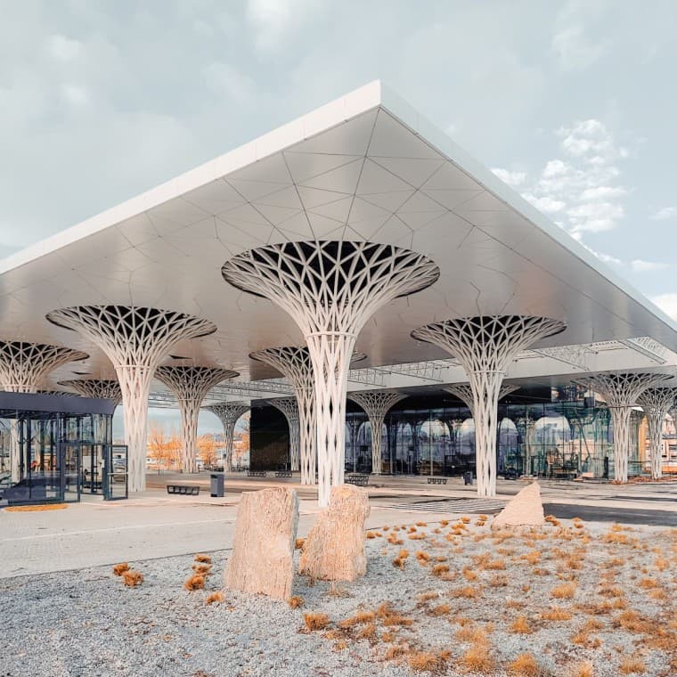 Regnvannet fra taket brukes også til toalettene. (© Alek Małchowski) Regnvannet fra taket brukes også til toalettene. (© Alek Małchowski)