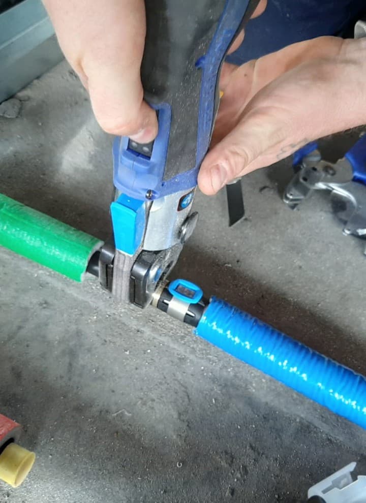 Det nye Geberit FlowFit pressystemet i bruk (© Geberit) Det nye Geberit FlowFit pressystemet i bruk (© Geberit)