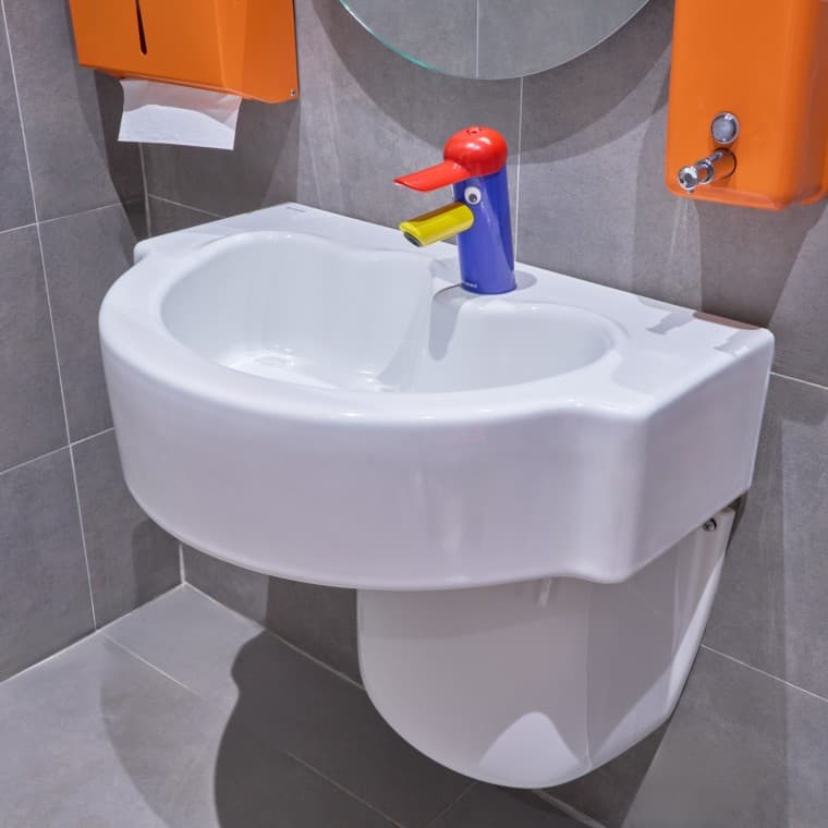 Produkter fra Geberit Bambini-linjen brukes for barn. Produkter fra Geberit Bambini-linjen brukes for barn.