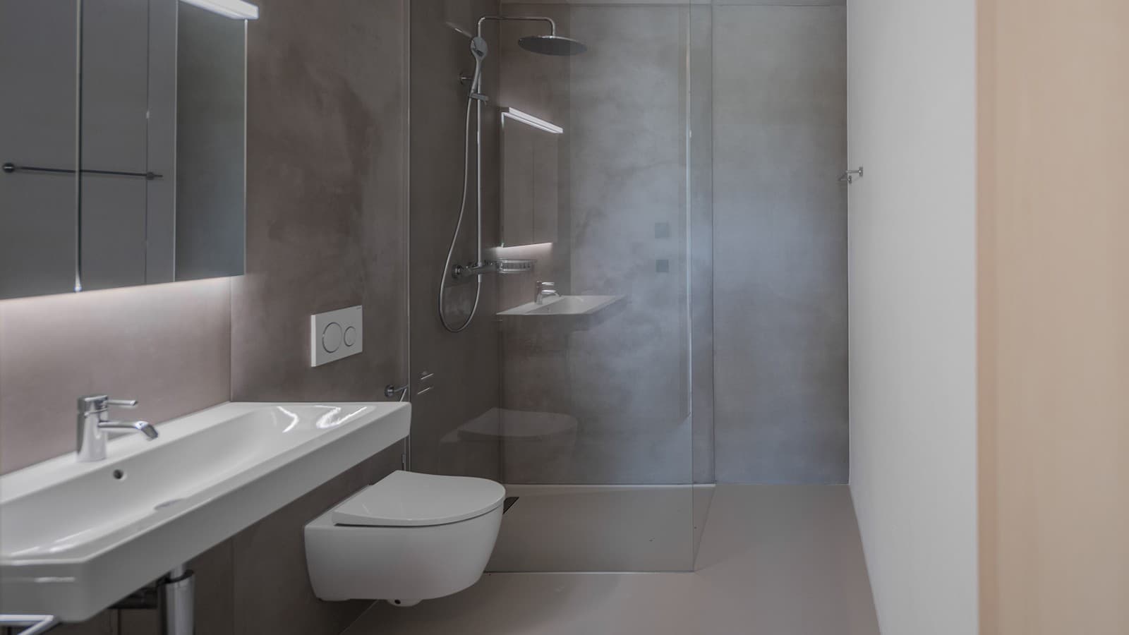 Badene er utstyrt med toaletter og vaskeservanter fra Geberit. (© Openly / Jens Ellensohn) Badene er utstyrt med toaletter og vaskeservanter fra Geberit. (© Openly / Jens Ellensohn)